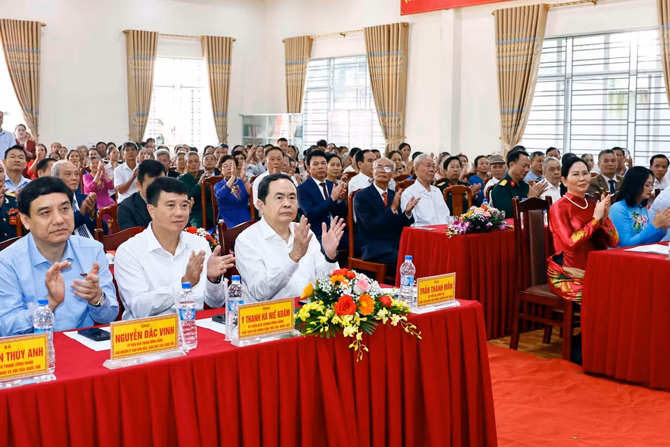 Chủ tịch Quốc hội Trần Thanh Mẫn và đại biểu dự ngày hội. (Ảnh: Doãn Tấn/TTXVN)