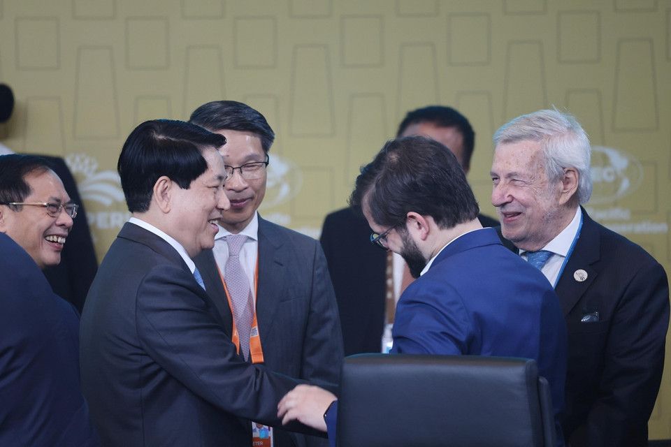 Chủ tịch nước Lương Cường với các nhà lãnh đạo tại Đối thoại không chính thức giữa các nhà lãnh đạo APEC với khách mời. (Ảnh: Lâm Khánh/TTXVN)