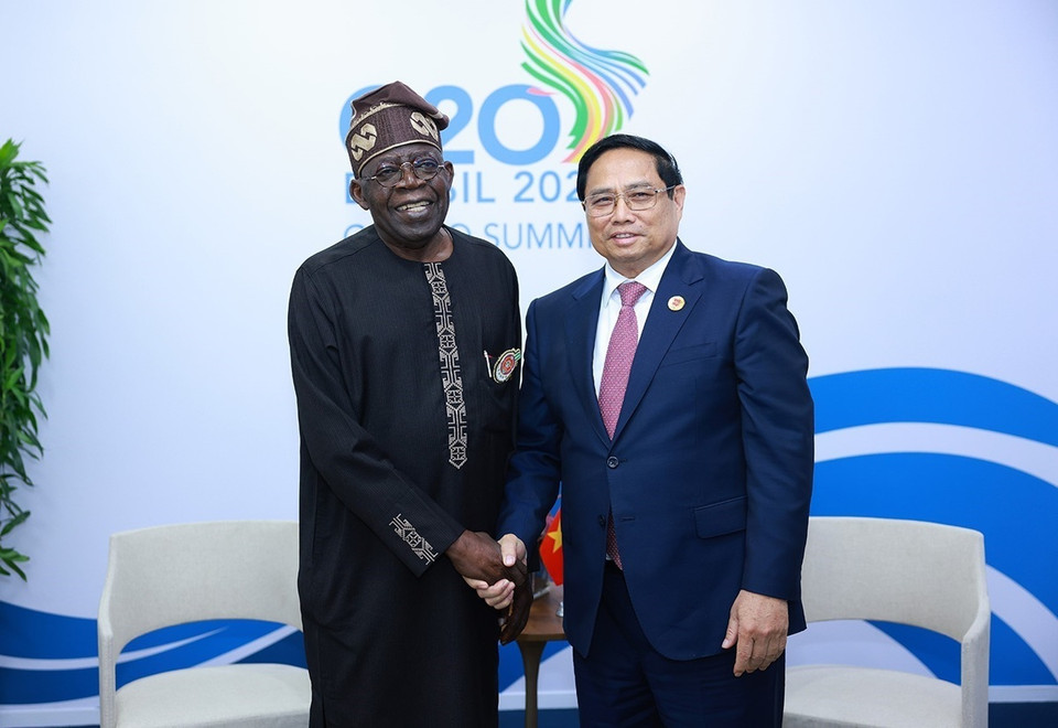 Thủ tướng Phạm Minh Chính gặp Tổng thống Nigeria Bola Ahmed Tinubu. (Ảnh: Dương Giang/TTXVN)