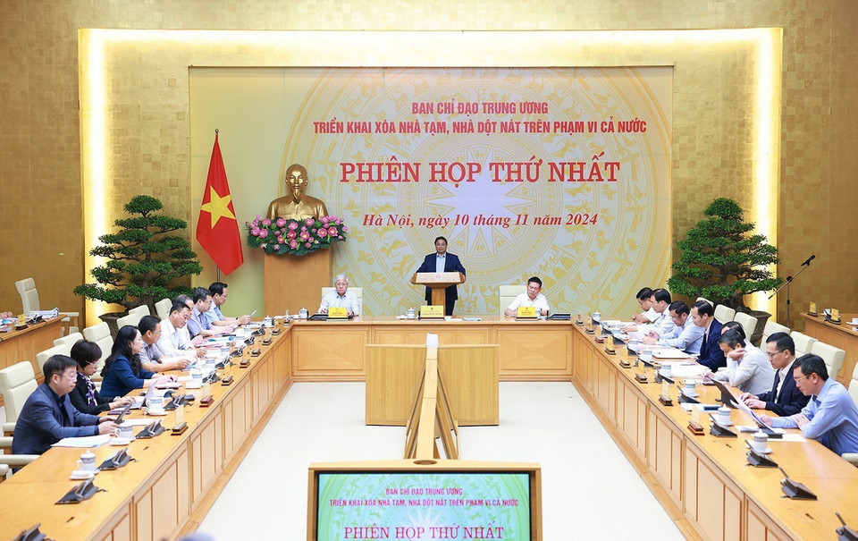 Sáng 10/11/2024, tại Hà Nội, Thủ tướng Phạm Minh Chính, Trưởng Ban Chỉ đạo Trung ương triển khai xóa nhà tạm, nhà dột nát trên phạm vi cả nước chủ trì Phiên họp lần thứ nhất của Ban Chỉ đạo. (Ảnh: Dương Giang/TTXVN)