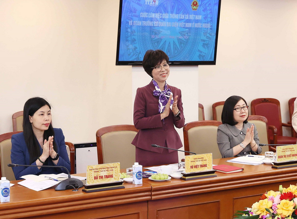 Tổng Giám đốc Thông tấn xã Việt Nam Vũ Việt Trang và lãnh đạo TTXVN tại buổi làm việc. (Ảnh: An Đăng/TTXVN)