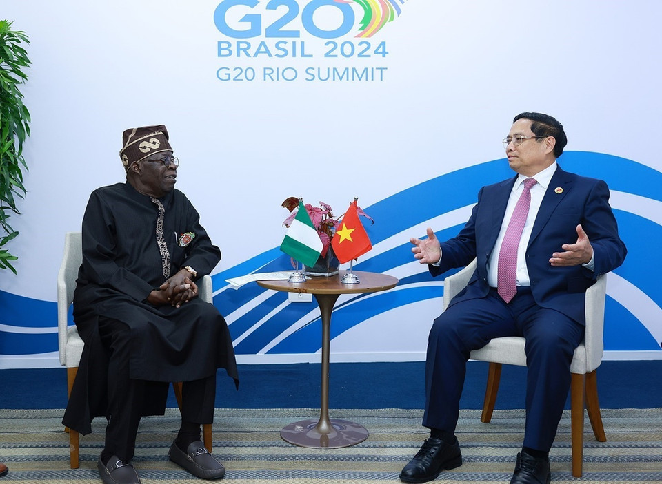 Thủ tướng Phạm Minh Chính gặp Tổng thống Nigeria Bola Ahmed Tinubu. (Ảnh: Dương Giang/TTXVN)