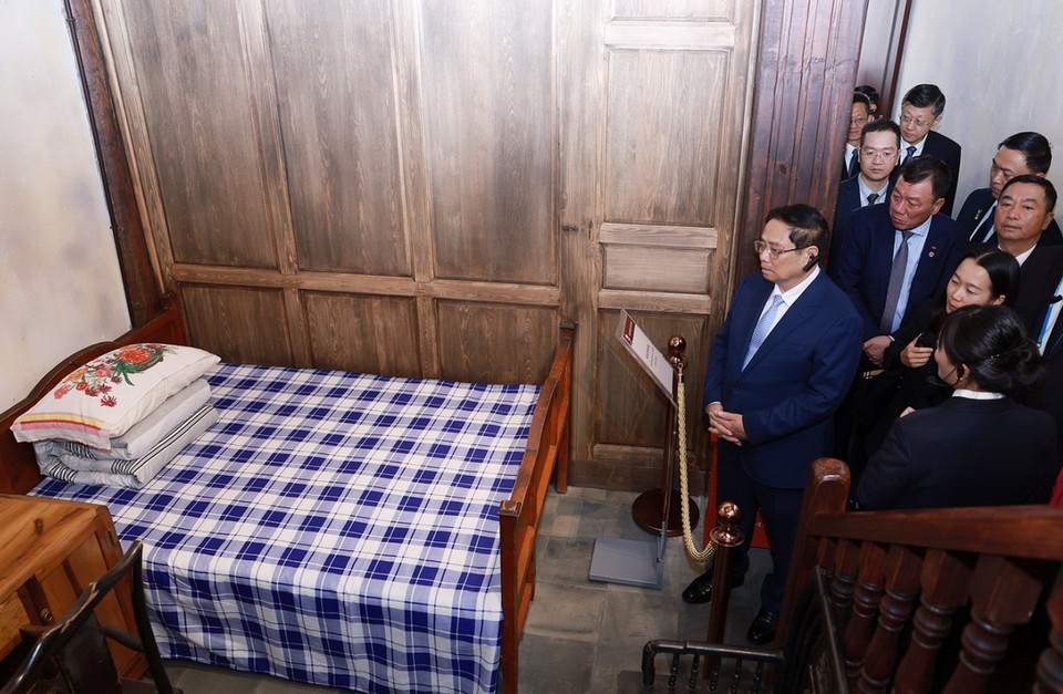 Thủ tướng Phạm Minh Chính thăm Khu di tích nơi ở của Chủ tịch Hồ Chí Minh tại số nhà 91 phố Nam Hoa Sơn, quận Ngũ Hoa, thành phố Côn Minh. (Ảnh: Dương Giang/TTXVN)