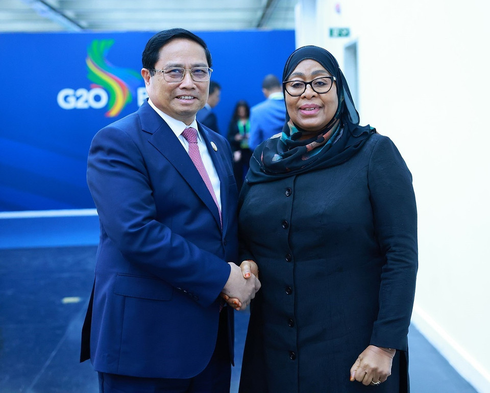 Thủ tướng Phạm Minh Chính gặp Tổng thống Cộng hòa thống nhất Tanzania Samia Suluhu Hassan. (Ảnh: Dương Giang/TTXVN)
