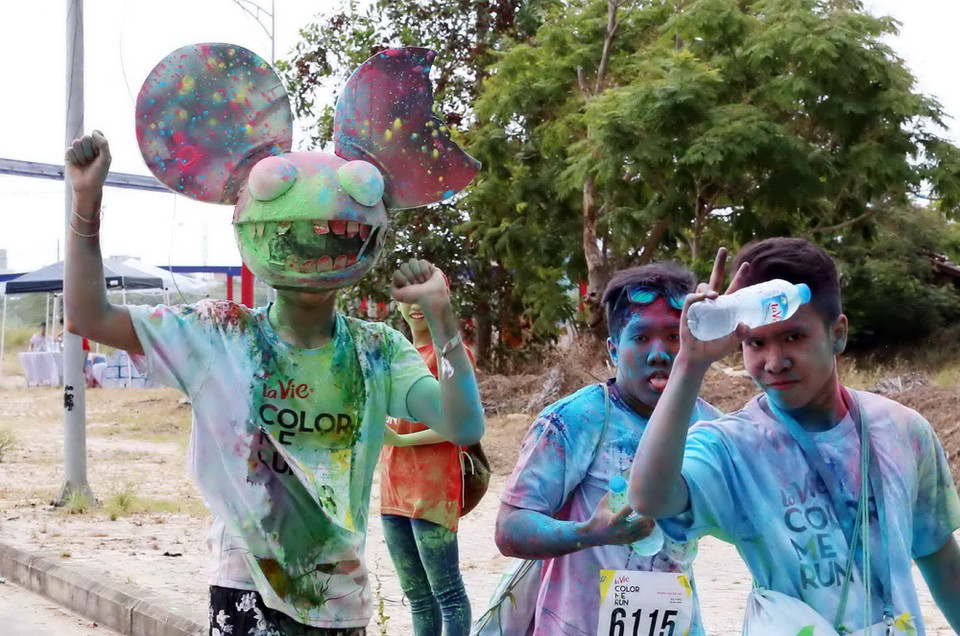 Hóa trang với các mẫu nhân vật hoạt hình ngộ nghĩnh để tham gia đường chạy