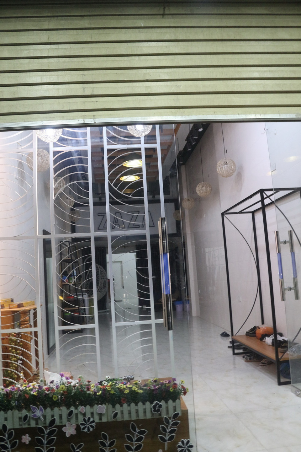 Ngôi nhà số 128 đường Hồng Bàng, thành phố Vinh - nơi đối tượng Lê Ngọc Sơn ôm vũ khí nóng cố thủ nhiều giờ. (Ảnh: Nguyễn Oanh/TTXVN)