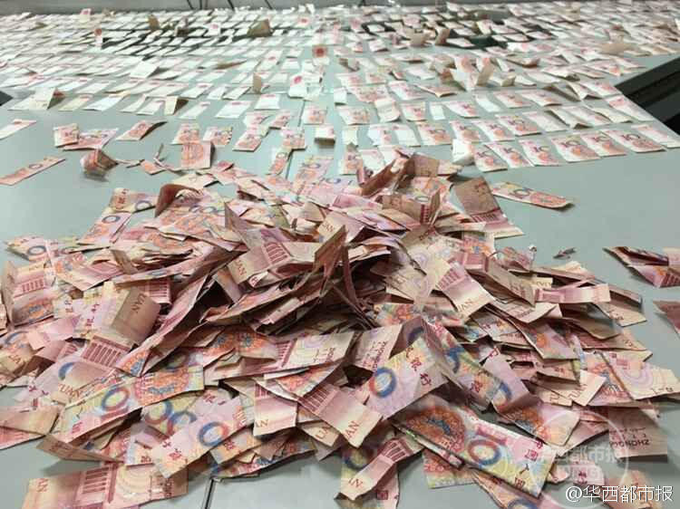 Những mảnh tiền vụn đang được phân loại. (Nguồn: QQ)