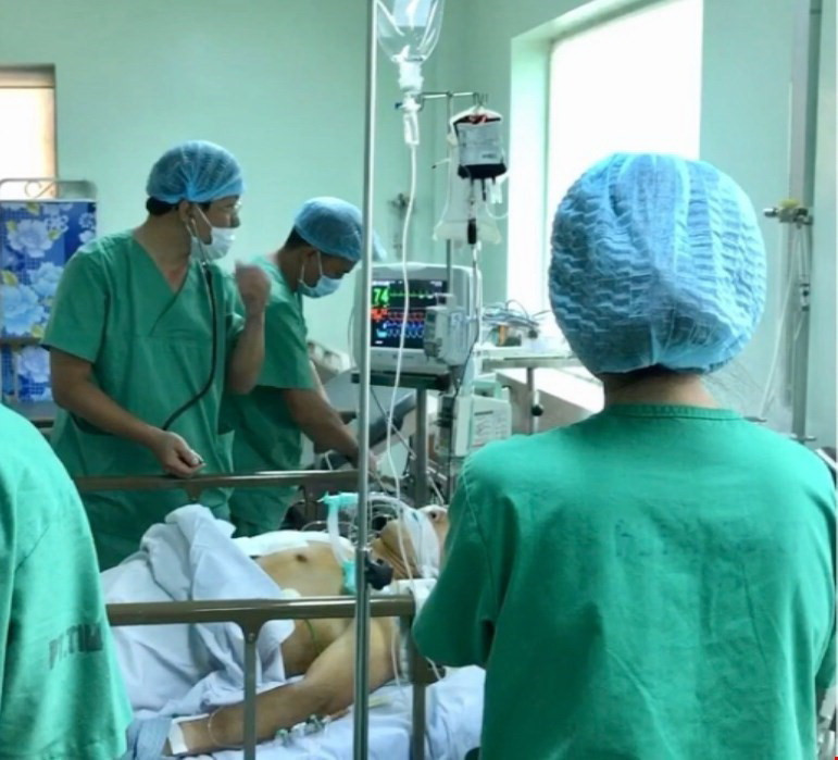 Hiện tại, bệnh nhân đã tỉnh táo, sức khỏe tiến triển tốt, đã được chuyển về phòng hậu phẫu để tiếp tục theo dõi và điều trị. (Ảnh: Thanh Sang/TTXVN)