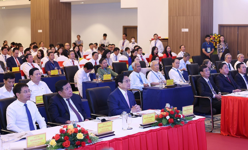 Thủ tướng Phạm Minh Chính và các đại biểu dự Hội nghị công bố quy hoạch tỉnh Ninh Thuận. (Ảnh: Dương Giang/TTXVN)