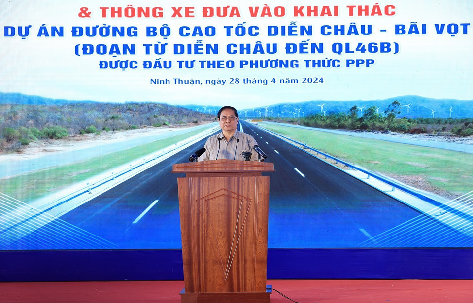 Thủ tướng Phạm Minh Chính phát biểu tại lễ khánh thành dự án cao tốc đoạn Cam Lâm-Vĩnh Hảo, tại điểm cầu Ninh Thuận. (Ảnh: Dương Giang/TTXVN)