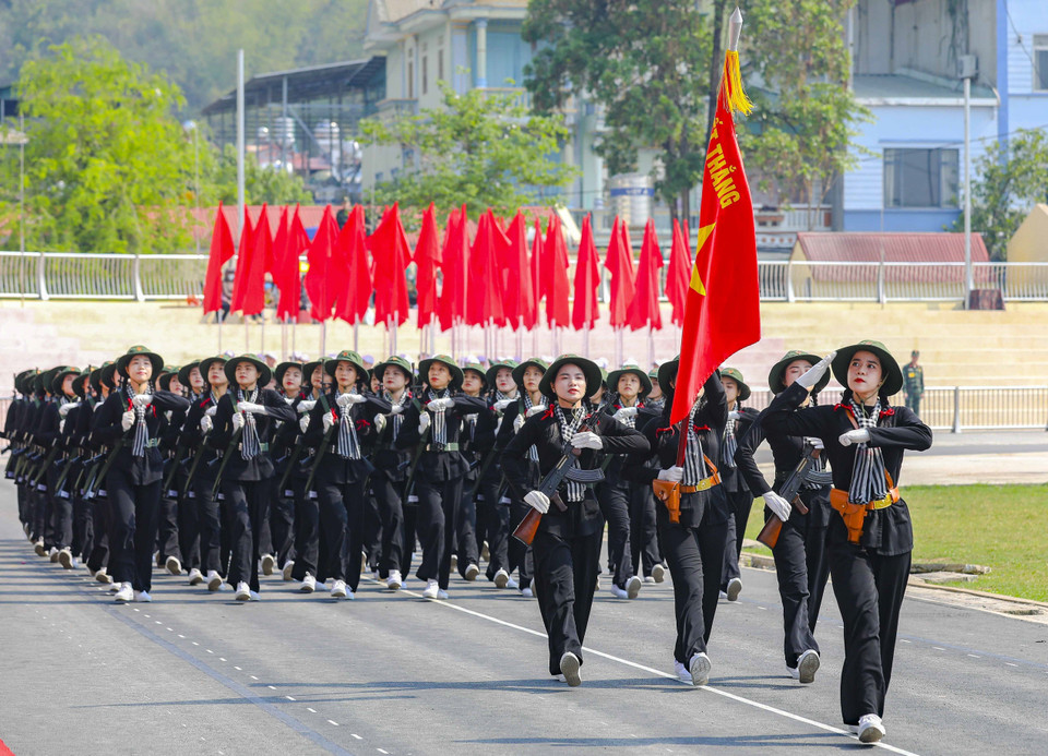 Khối nữ Du kích miền Nam tham gia hợp luyện. (Ảnh: Xuân Tư/TTXVN)
