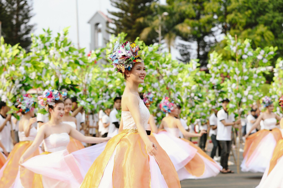 Lễ hội đường phố năm nay thực sự là nơi bùng nổ những sắc màu, cảm xúc, nơi lưu lại những khoảnh khắc đẹp, ấn tượng khó phai trong lòng du khách bản địa và thập phương về một vùng đất Tây Nguyên hùng vĩ, thịnh vượng và giàu bản sắc. (Nguồn:Bích Ngọc/ Vietnam+)
