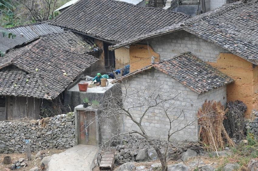 Mái nhà xưa - nét văn hóa độc đáo của người Mông trên cao nguyên đá Đồng Văn. (Ảnh: Thanh Hà/TTXVN)