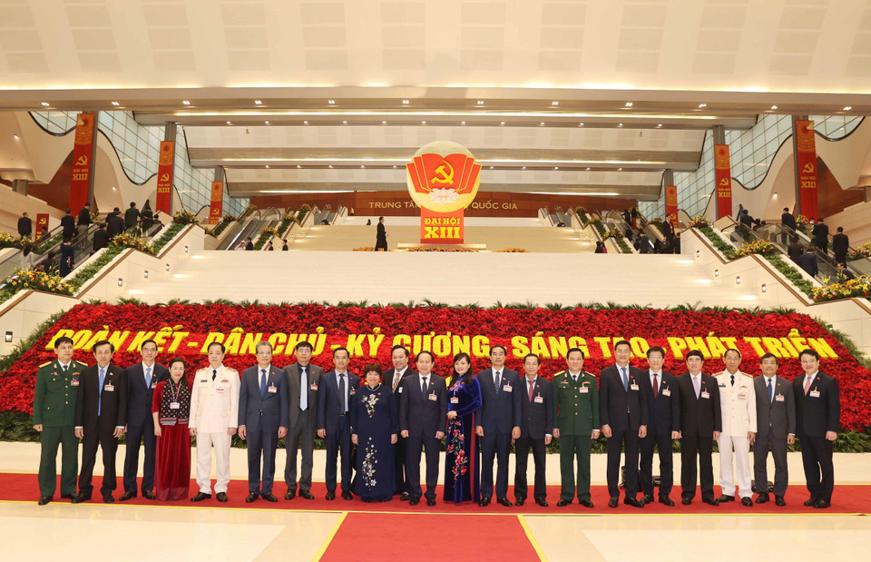 Các đại biểu chụp ảnh chung, sáng 27/1/2021. (Nguồn: TTXVN)