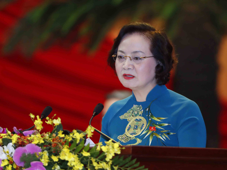 Đồng chí Phạm Thị Thanh Trà, Ủy viên Trung ương Đảng, Phó Trưởng ban Tổ chức Trung ương, Thứ trưởng Bộ Nội vụ trình bày tham luận. (Nguồn: TTXVN)