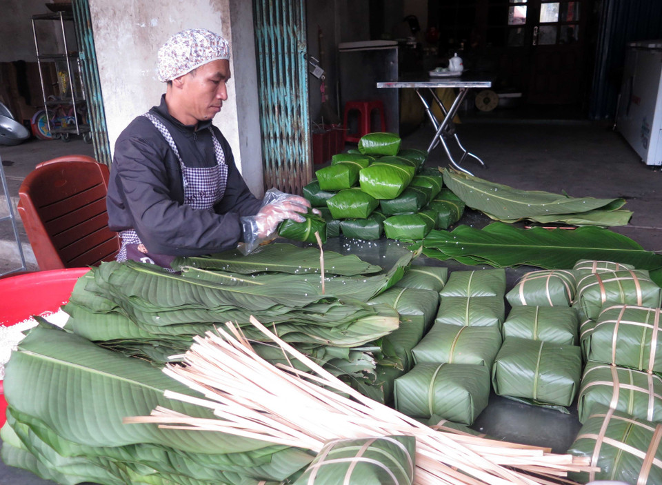 Làng nghề bánh chưng Bờ Đậu ra đời từ năm 1960 và đã tạo được thương hiệu trên thị trường. (Ảnh: Trần Trang/TTXVN)