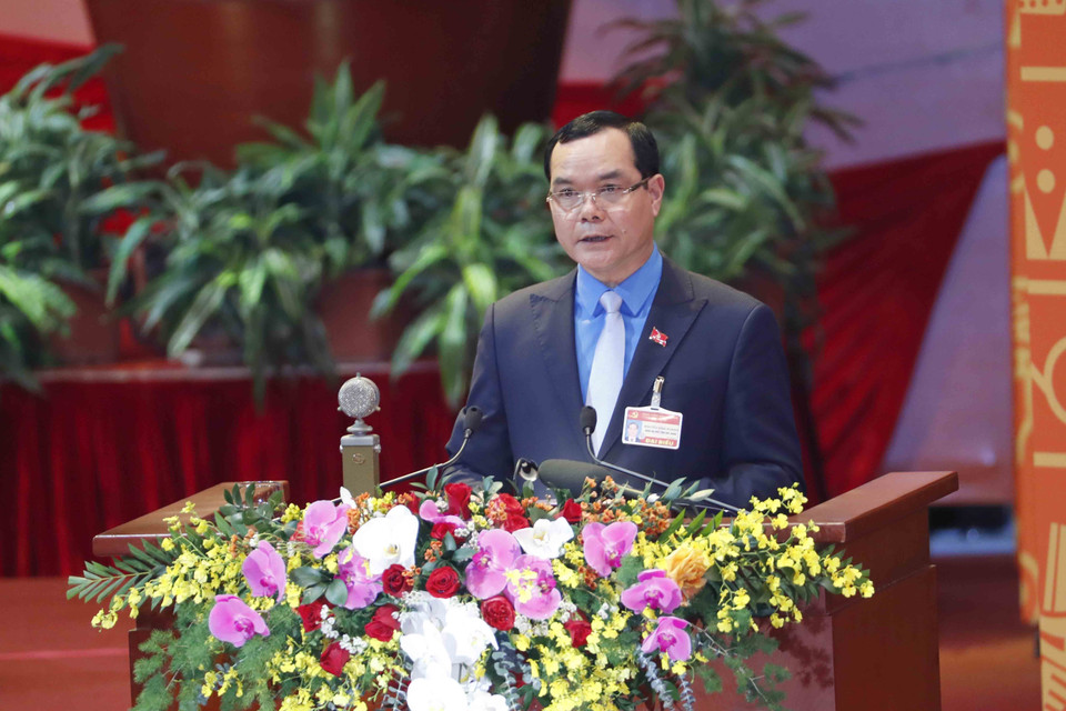 Đồng chí Nguyễn Đình Khang, Ủy viên Trung ương Đảng, Bí thư Đảng đoàn, Chủ tịch Tổng Liên đoàn Lao động Việt Nam trình bày tham luận. (Nguồn: TTXVN)