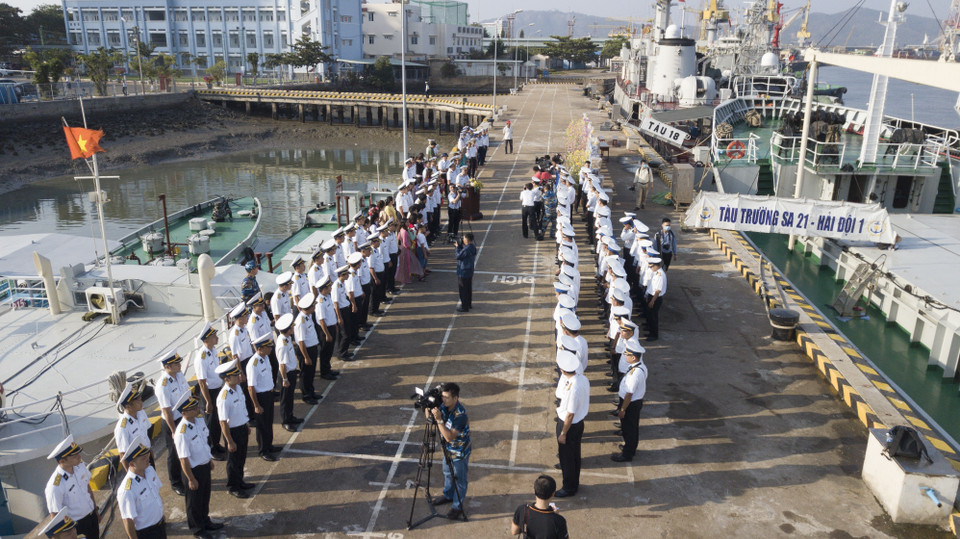 Đoàn công tác chuẩn bị lên đường ra nhà giàn DK1 và huyện Côn Đảo. (Ảnh: Minh Đức/TTXVN)