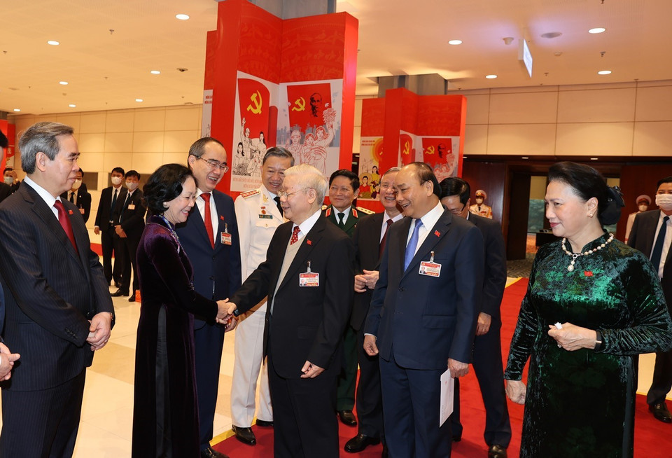 Tổng Bí thư, Chủ tịch nước Nguyễn Phú Trọng cùng Thủ tướng Nguyễn Xuân Phúc, Chủ tịch Quốc hội Nguyễn Thị Kim Ngân với đại biểu dự phiên thảo luận các văn kiện đại hội, sáng 28/1. (Nguồn: TTXVN)