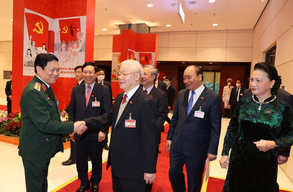 Tổng Bí thư, Chủ tịch nước Nguyễn Phú Trọng cùng Thủ tướng Nguyễn Xuân Phúc, Chủ tịch Quốc hội Nguyễn Thị Kim Ngân, Thường trực Ban Bí thư Trần Quốc Vượng với đại biểu dự phiên thảo luận các văn kiện đại hội, sáng 28/1. (Nguồn: TTXVN)