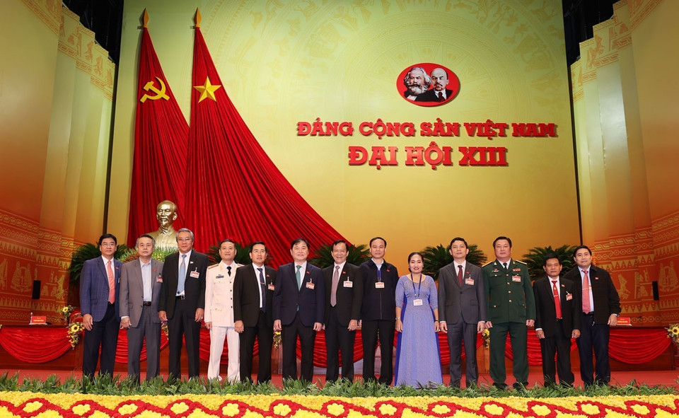 Các đại biểu chụp ảnh chung, sáng 27/1/2021. (Nguồn: TTXVN)