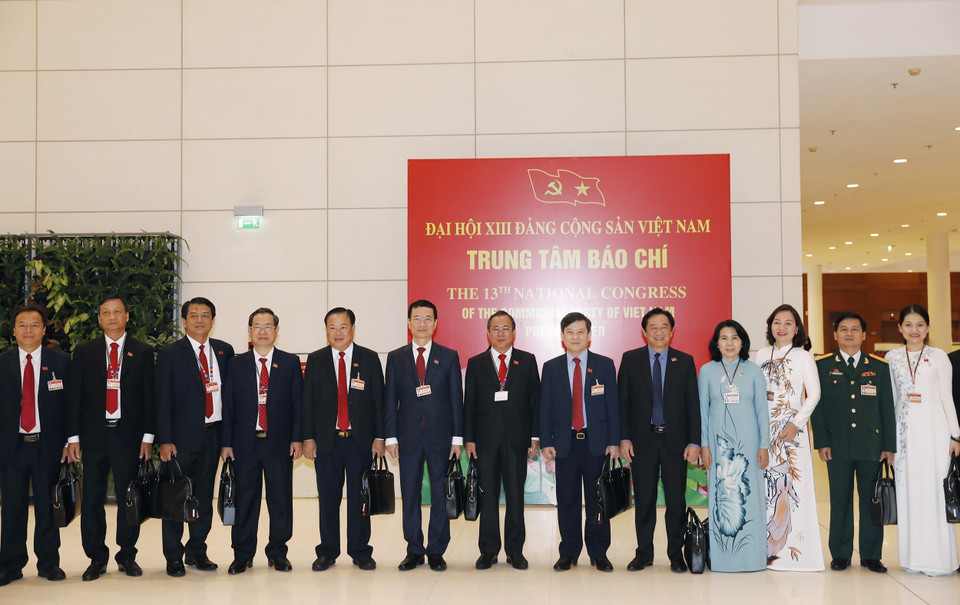 Đoàn đại biểu Đảng bộ tỉnh Bình Dương dự Đại hội, sáng 28/1. (Nguồn: TTXVN)