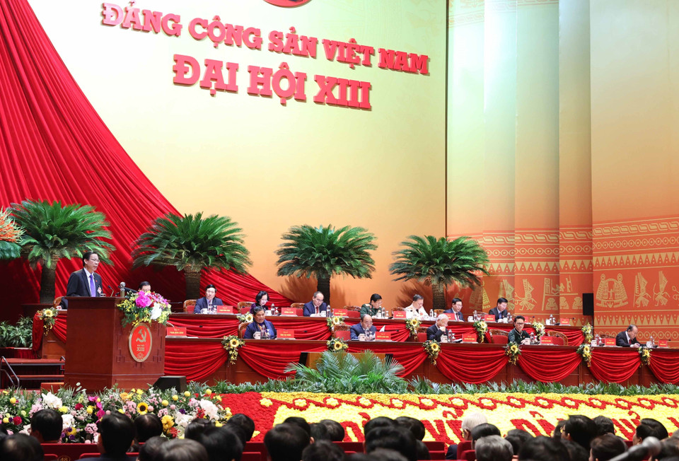 Đoàn Chủ tịch điều hành phiên họp, sáng 28/1. (Nguồn: TTXVN)