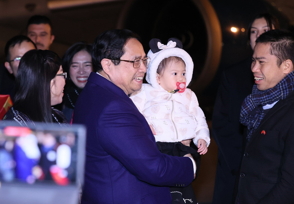 Thủ tướng Phạm Minh Chính và Phu nhân tới Sân bay Quốc tế Esenboga ở Thủ đô Ankara. (Ảnh: Dương Giang/TTXVN)