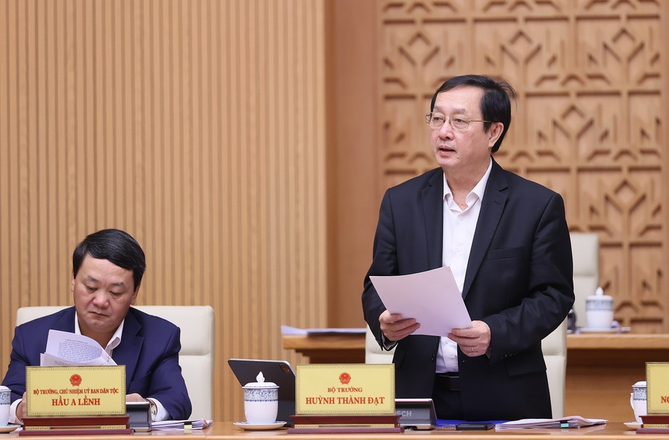 Bộ trưởng Bộ Khoa học và Công nghệ Huỳnh Thành Đạt trình bày Tờ trình tóm tắt về đề nghị xây dựng Luật sửa đổi, bổ sung một số điều của Luật Chất lượng Sản phẩm, Hàng hóa. (Ảnh: Dương Giang/TTXVN)