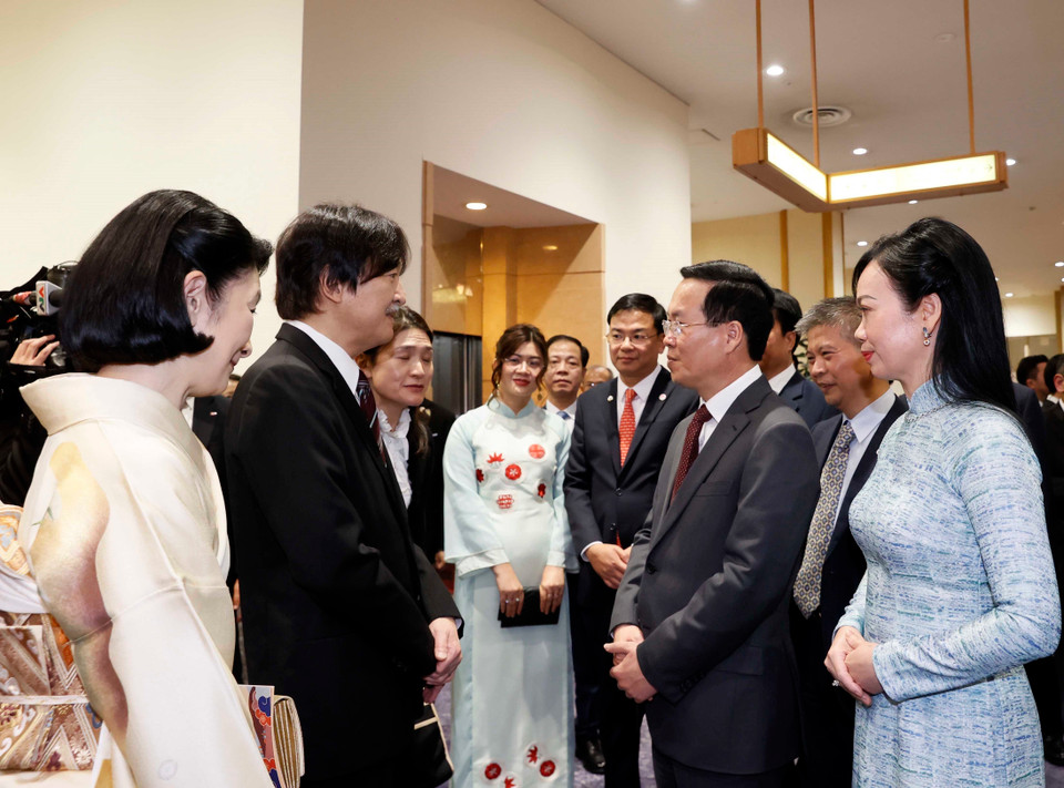 Chủ tịch nước Võ Văn Thưởng và Phu nhân cùng Hoàng Thái tử Akishino và Công nương tại Lễ kỷ niệm 50 năm thiết lập quan hệ ngoại giao Việt Nam-Nhật Bản. (Ảnh: Thống Nhất/TTXVN)