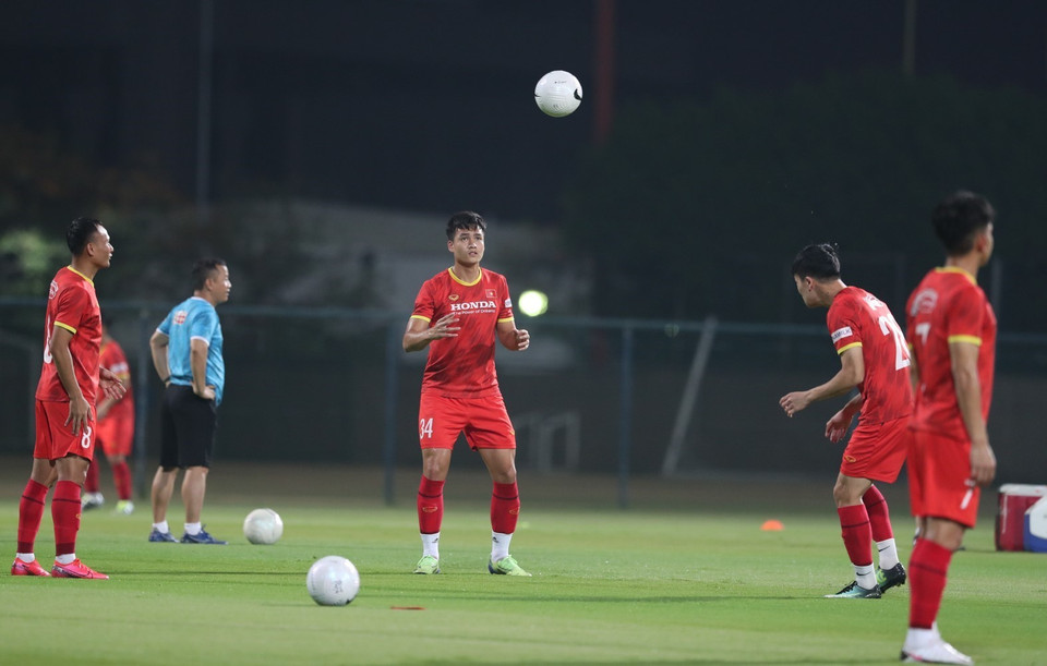 Các cầu thủ đội tuyển Việt Nam trên sân tập. (Ảnh: Hoàng Linh/TTXVN)