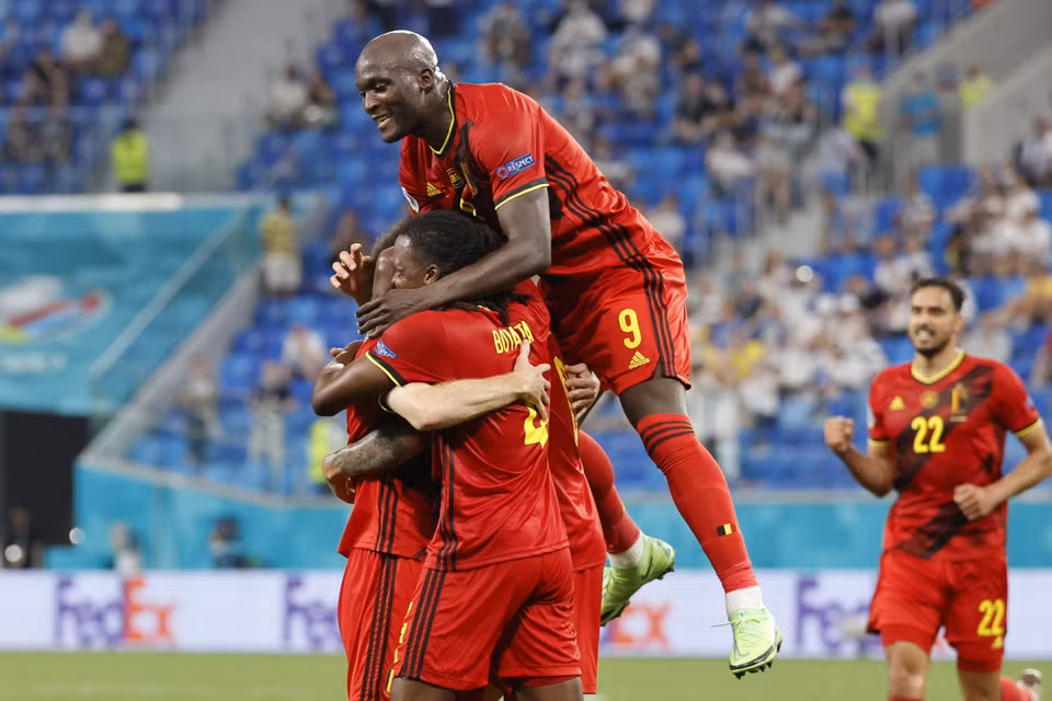 Tiền đạo Bỉ Romelu Lukaku (số 9) mừng bàn thắng ấn định tỷ số 2-0 cho đội nhà trước tuyển Phần Lan trong trận lượt cuối bảng B. (Ảnh: AFP/TTXVN)