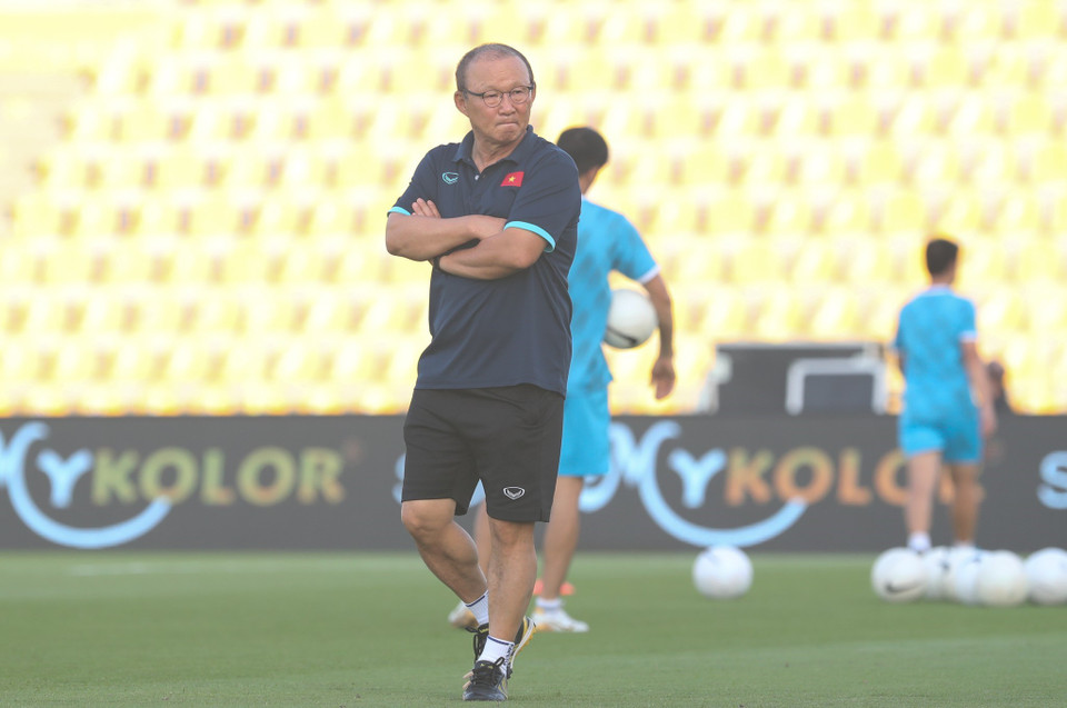 HLV Park Hang-seo trong buổi tập. (Ảnh: Hoàng Linh/TTXVN)