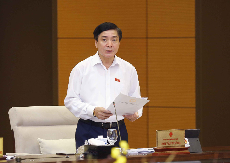 Tổng Thư ký Quốc hội, Chủ nhiệm Văn phòng Quốc hội, Chánh Văn phòng Hội đồng Bầu cử quốc gia Bùi Văn Cường trình bày báo cáo. (Ảnh: Doãn Tấn/TTXVN)