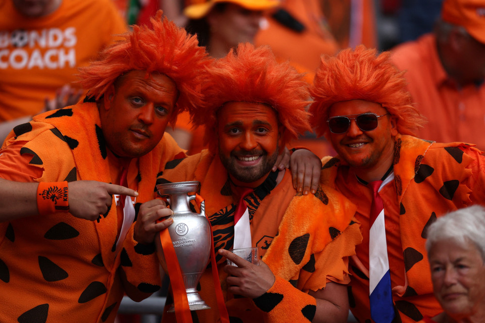 Cổ động viên Hà Lan trong trận tuyển Hà Lan gặp tuyển Áo tại bảng C. (Ảnh: AFP/TTXVN)