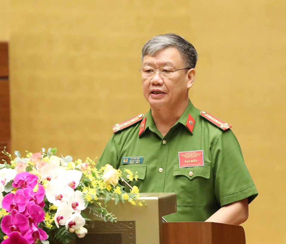 Đại tá Vũ Văn Hậu, Phó Cục trưởng Cục Cảnh sát điều tra tội phạm về ma tuý, trình bày tham luận tại hội nghị. (Ảnh: Phương Hoa/TTXVN)