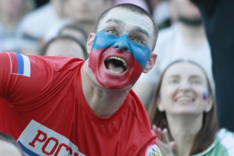Người hâm mộ nhiệt thành của đội tuyển quốc gia Nga. (Ảnh: Trần Hiếu/TTXVN)