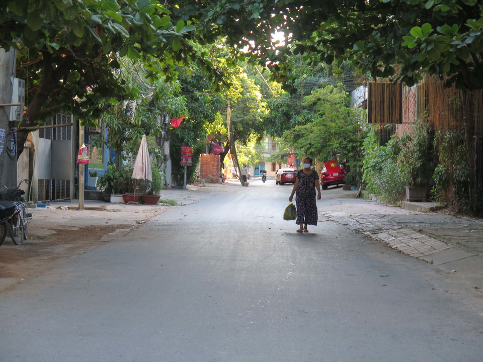 Các tuyến đường trên địa bàn thành phố Vinh, Nghệ An đều vắng người và xe đi lại. (Ảnh: Nguyễn Văn Nhật/TTXVN)