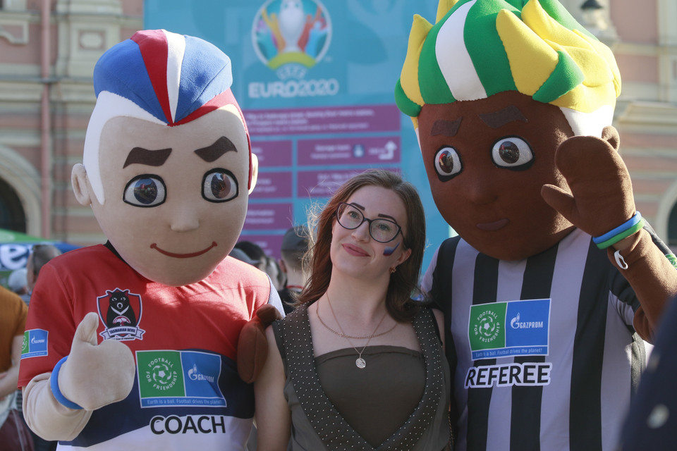 Cố động viên tại Saint Petersburg. (Ảnh: Trần Hiếu/TTXVN)