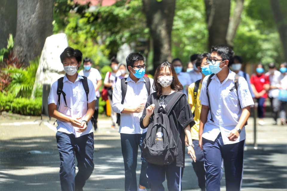 Các thí sinh sau khi hoàn thành tốt bài thi của mình. (Ảnh: Tuấn Đức/TTXVN)