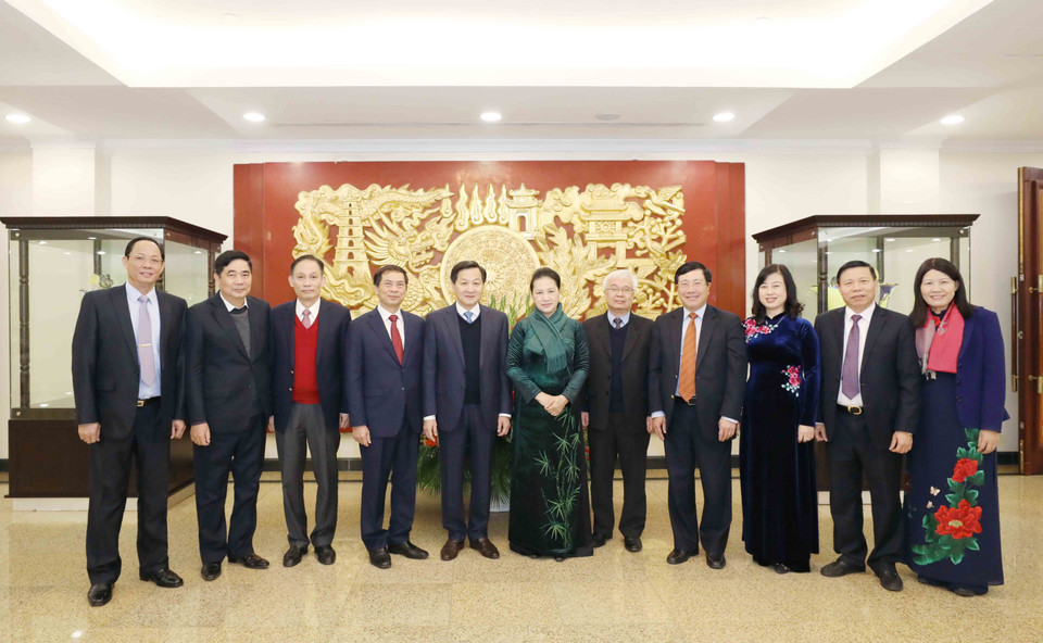 Chủ tịch Quốc hội Nguyễn Thị Kim Ngân với các Ủy viên Trung ương dự hội nghị. (Ảnh: Phương Hoa/TTXVN)