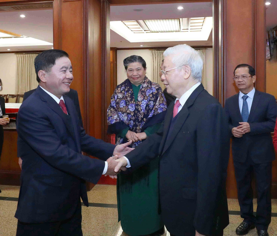 Tổng Bí thư, Chủ tịch nước Nguyễn Phú Trọng với các vị Ủy viên Trung ương dự hội nghị. (Ảnh: Phương Hoa/TTXVN)