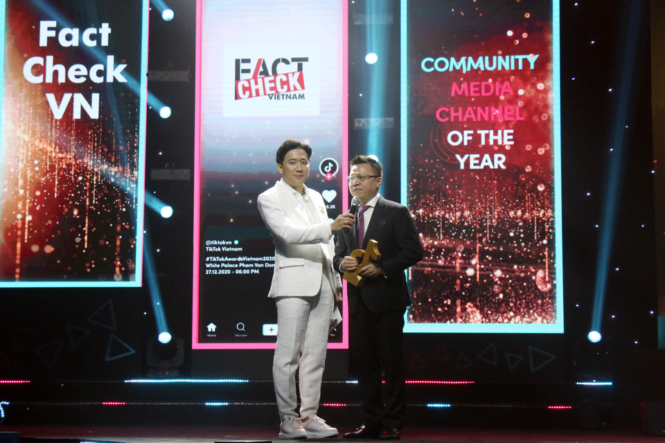 Phó Tổng Giám đốc TTXVN Lê Quốc Minh chia sẻ về kiểm chứng thông tin trên nền tảng mạng xã hội. (Ảnh: Tiến Lực/TTXVN)