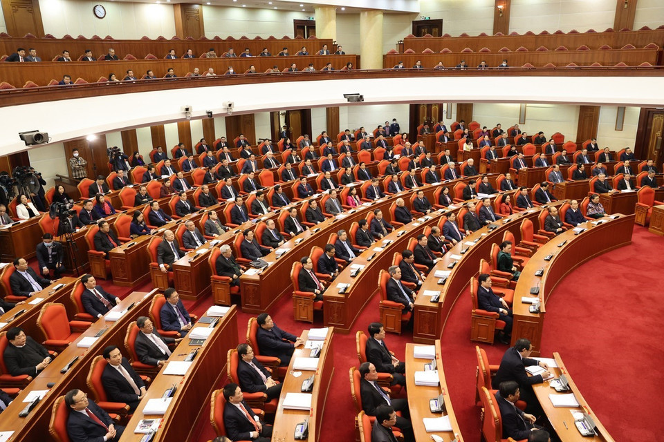 Các vị lãnh đạo Đảng, Nhà nước và các đại biểu dự bế mạc Hội nghị Trung ương lần thứ mười bốn. (Ảnh: Trí Dũng/TTXVN)