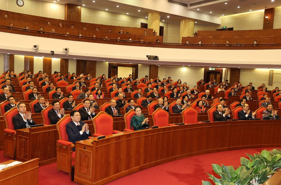 Các vị lãnh đạo Đảng, Nhà nước và các đại biểu dự bế mạc Hội nghị Trung ương lần thứ mười bốn. (Ảnh: Trí Dũng/TTXVN)