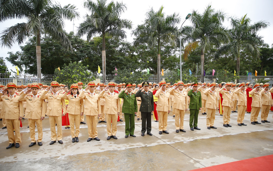 Lễ ra quân thực hiện cao điểm bảo đảm trật tự an toàn giao thông. (Ảnh: Doãn Tấn/TTXVN)