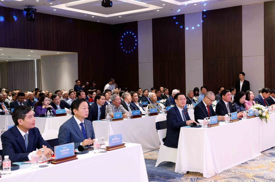 Chủ tịch Quốc hội Vương Đình Huệ và Phó Thủ tướng Trần Hồng Hà cùng các đại biểu dự Hội nghị. (Ảnh: Nhan Sáng/TTXVN)