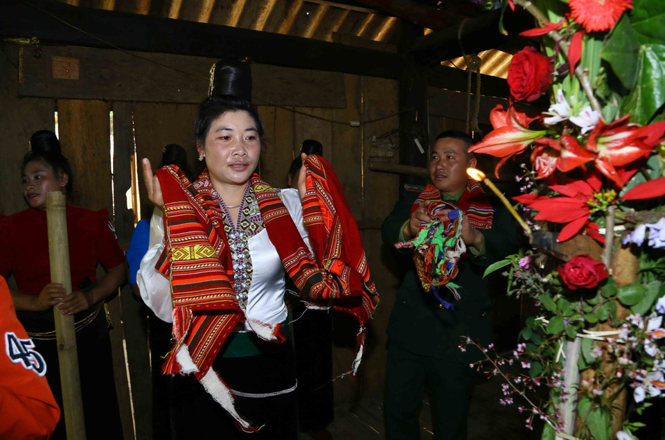 Múa xòe tại Lễ Sà Típ. (Ảnh: Quang Quyết/TTXVN)