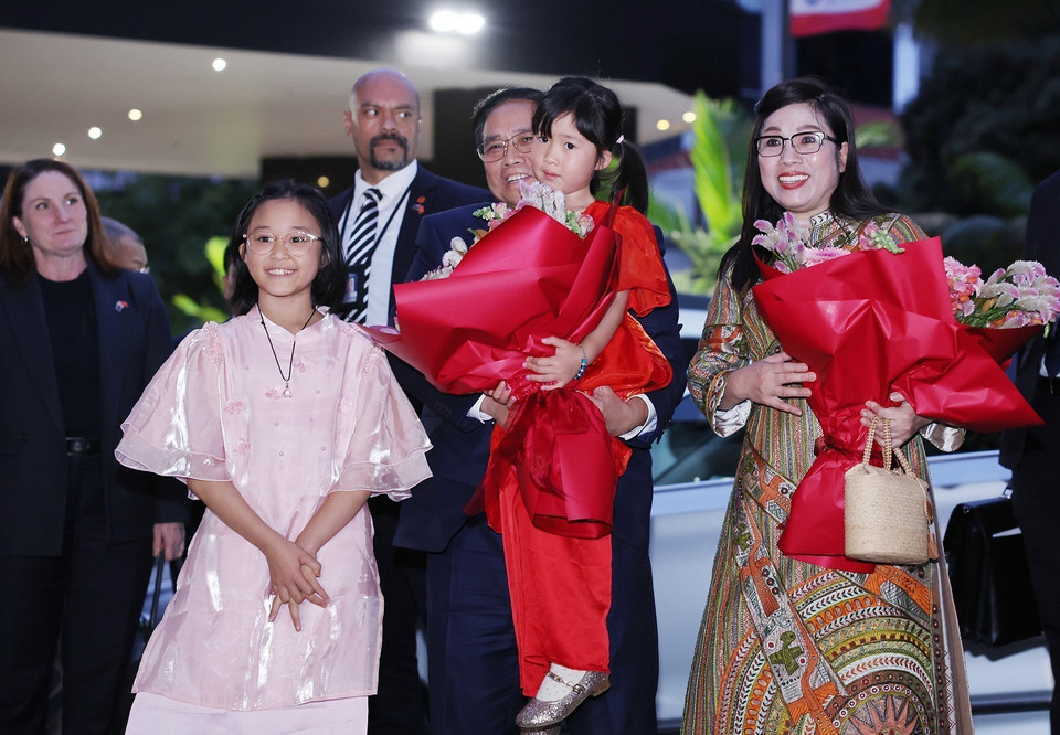 Cộng đồng người Việt Nam tại New Zealand đón Thủ tướng Phạm Minh Chính và Phu nhân. (Ảnh: Dương Giang/TTXVN)