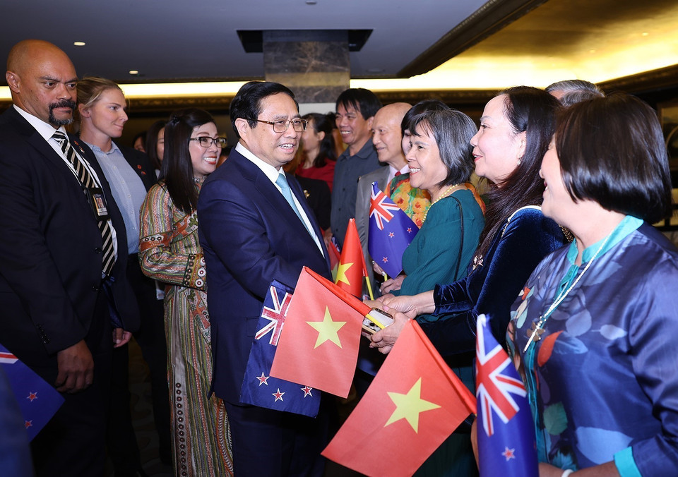 Cộng đồng người Việt Nam tại New Zealand đón Thủ tướng Phạm Minh Chính và Phu nhân. (Ảnh: Dương Giang/TTXVN)